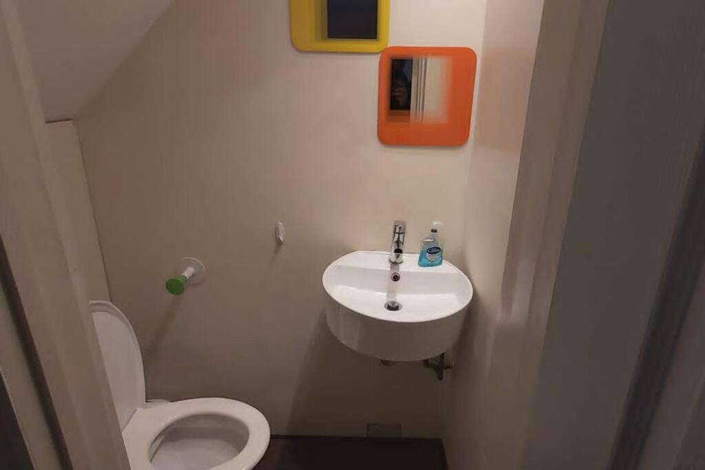 6 Bedroom Spacious Villa, Free Parking Byfleet Екстериор снимка